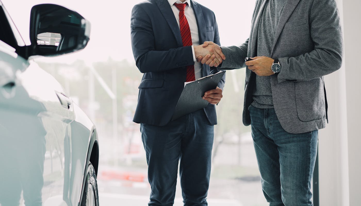 Marketing Interno vs Agência: €2.087 ou €350/mês? A Conta Real Para o Seu Stand